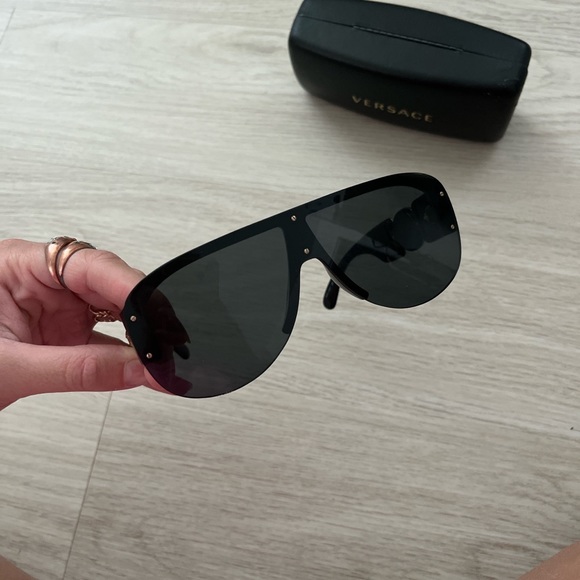 Versace sunglasses - Picture 2 of 4